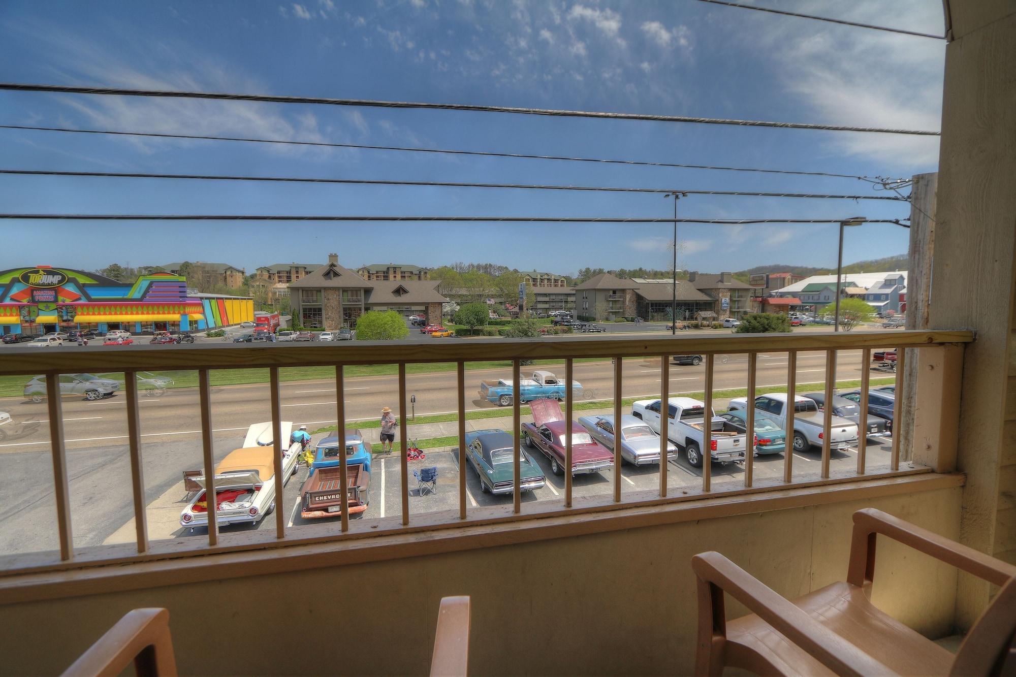 Quality Inn & Suites At Dollywood Lane Pigeon Forge Exterior photo