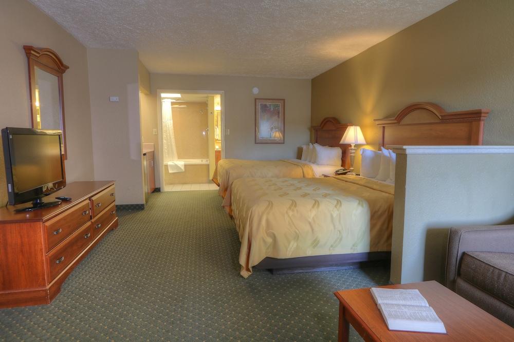 Quality Inn & Suites At Dollywood Lane Pigeon Forge Exterior photo