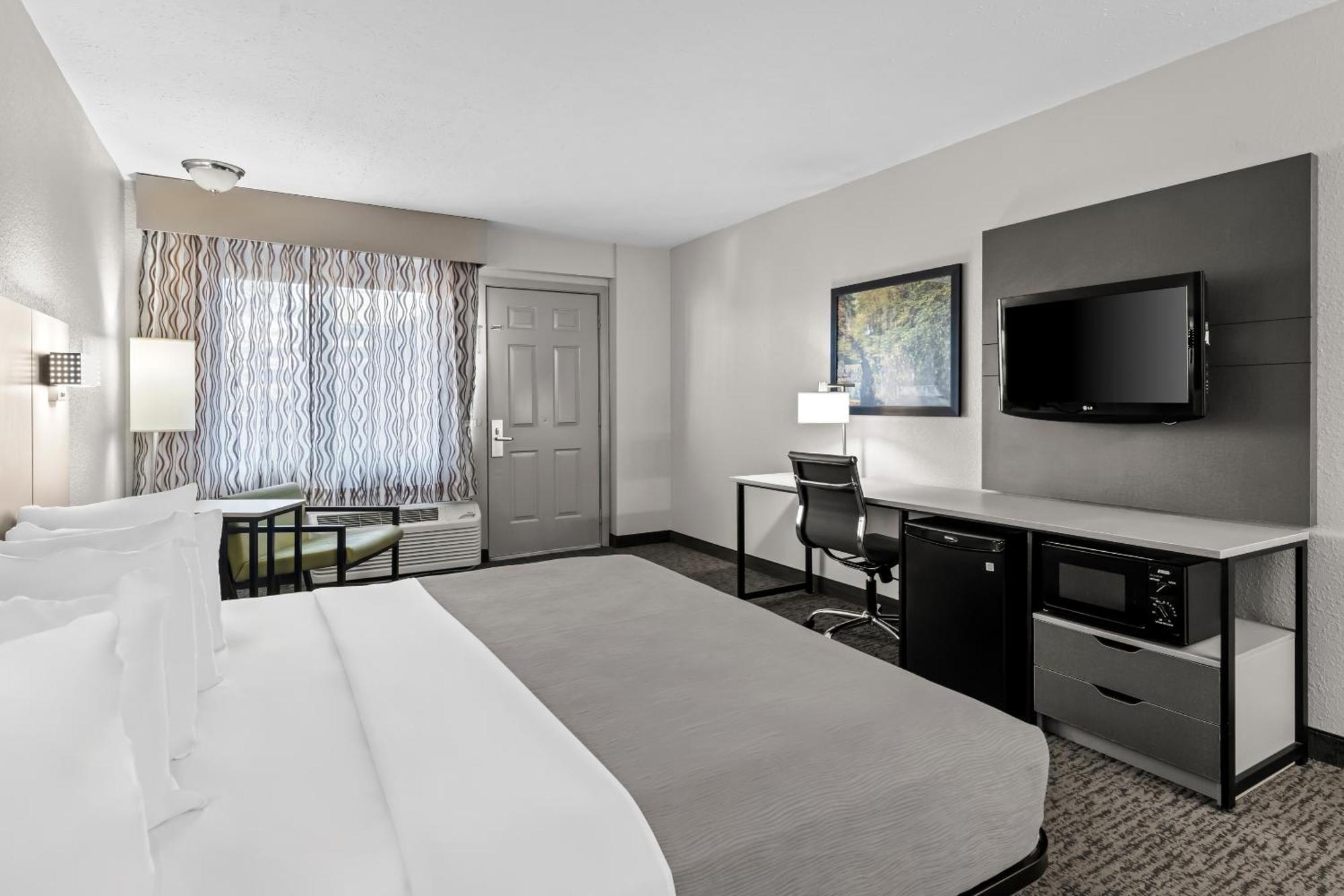 Quality Inn & Suites At Dollywood Lane Pigeon Forge Exterior photo