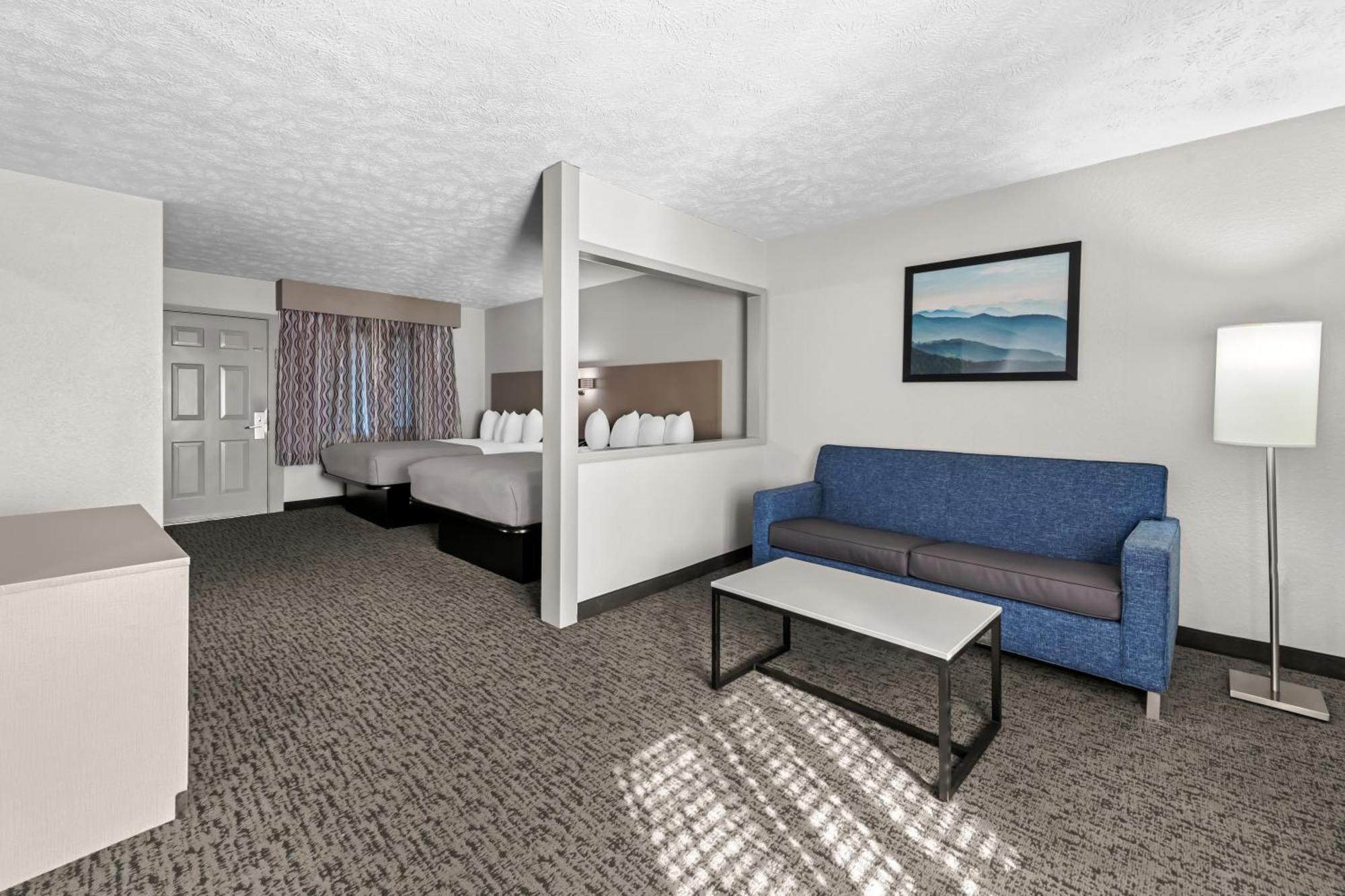 Quality Inn & Suites At Dollywood Lane Pigeon Forge Exterior photo