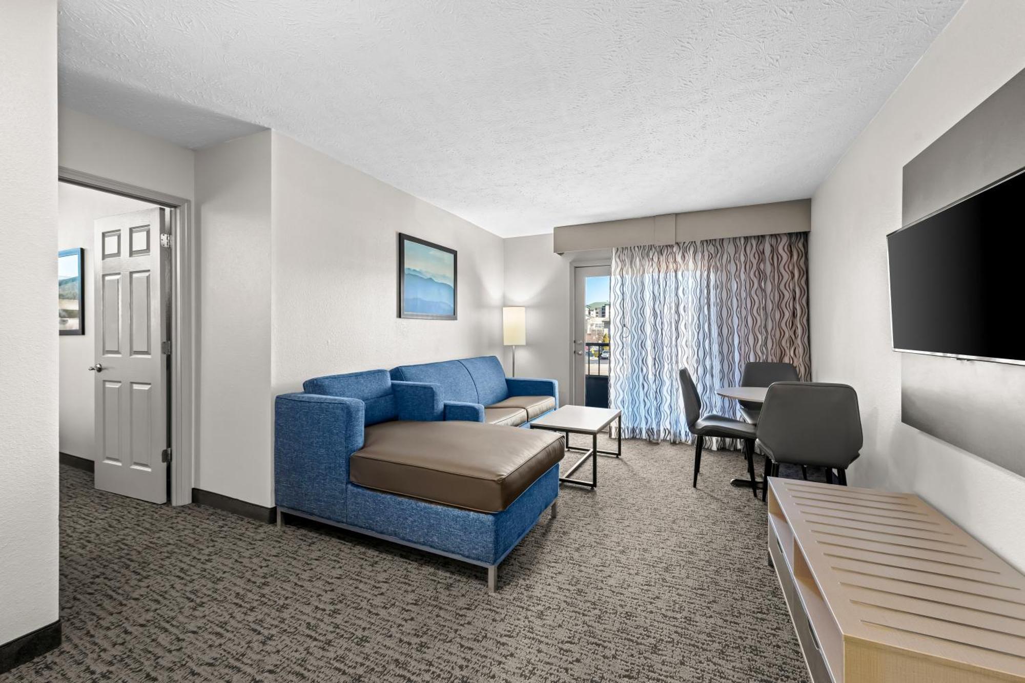 Quality Inn & Suites At Dollywood Lane Pigeon Forge Exterior photo