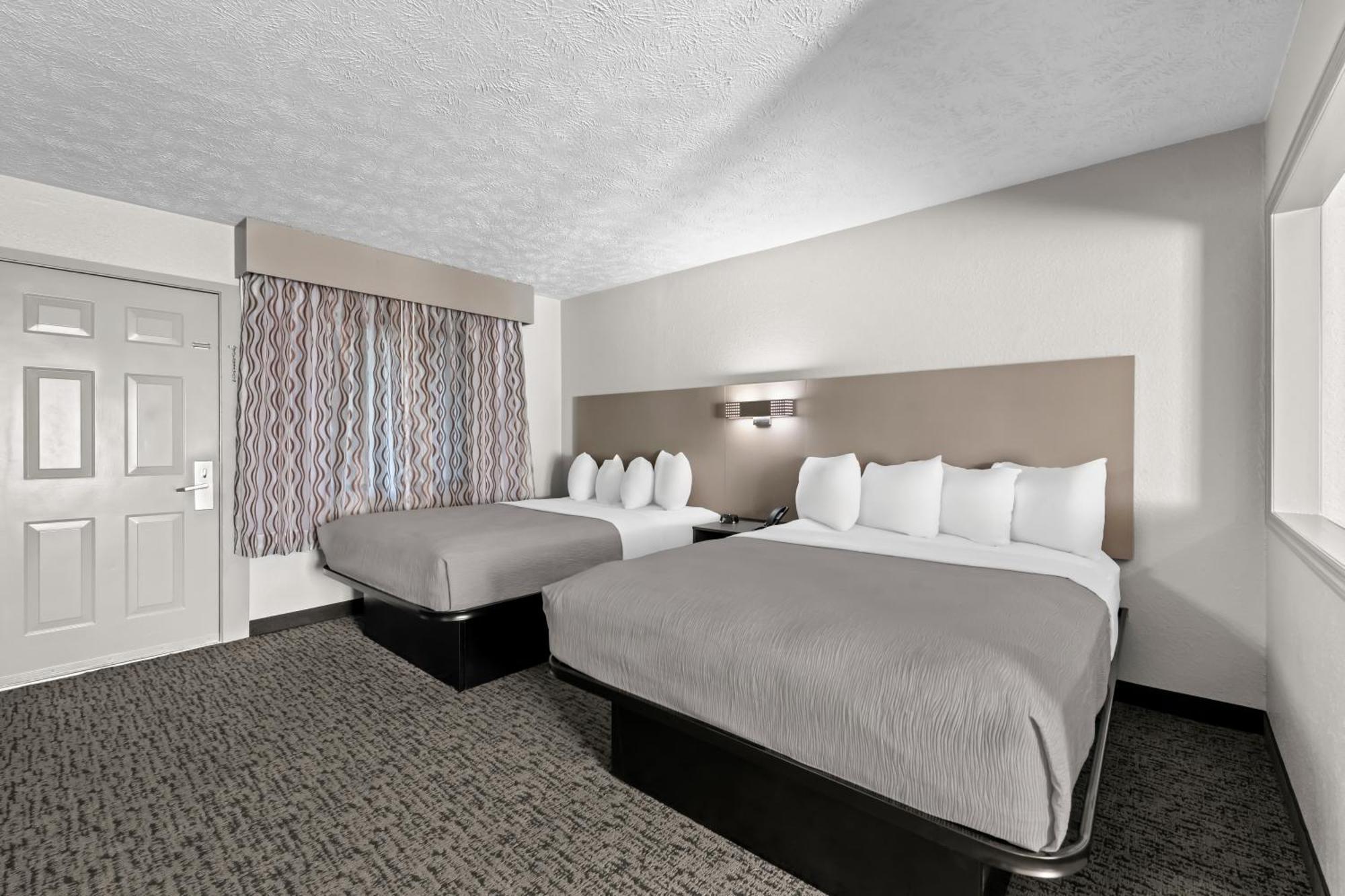 Quality Inn & Suites At Dollywood Lane Pigeon Forge Exterior photo