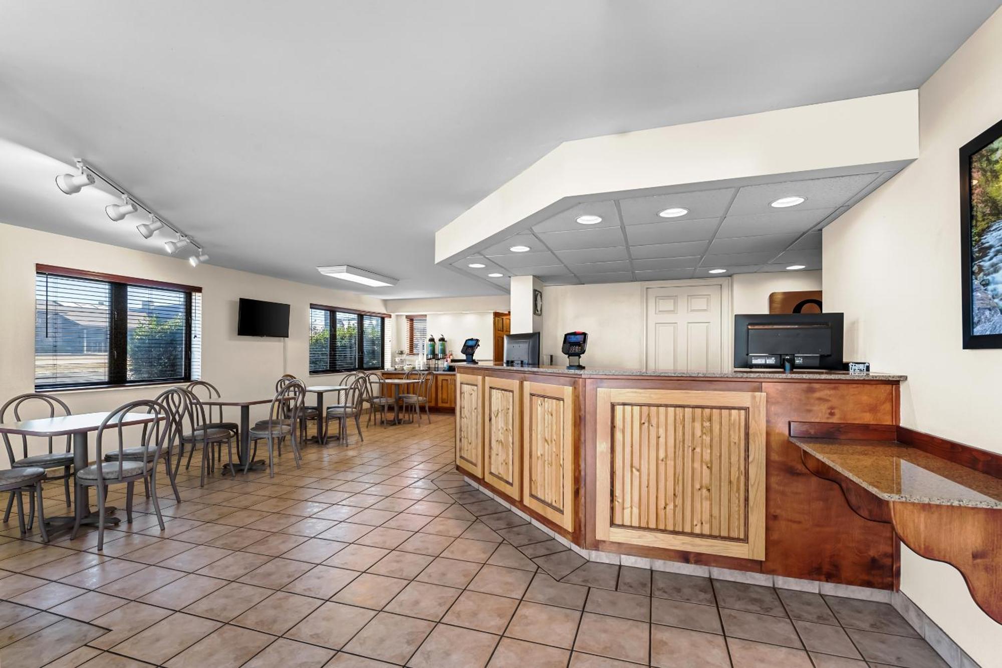 Quality Inn & Suites At Dollywood Lane Pigeon Forge Exterior photo