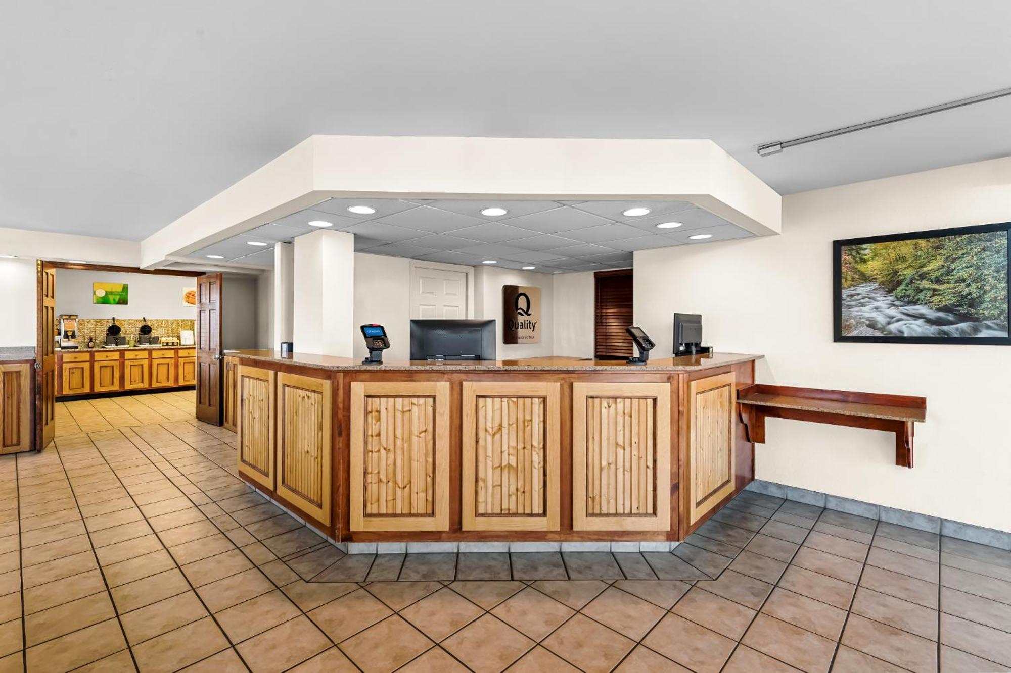 Quality Inn & Suites At Dollywood Lane Pigeon Forge Exterior photo