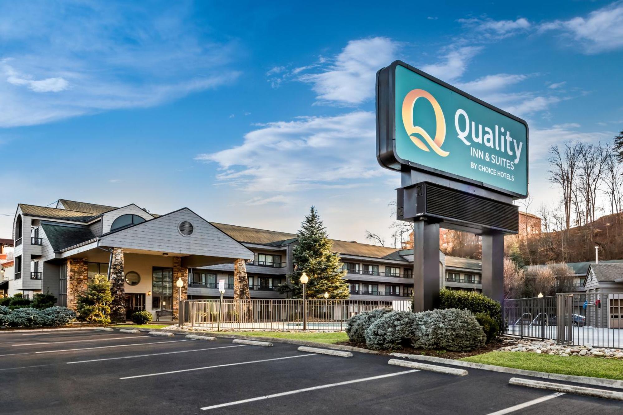 Quality Inn & Suites At Dollywood Lane Pigeon Forge Exterior photo