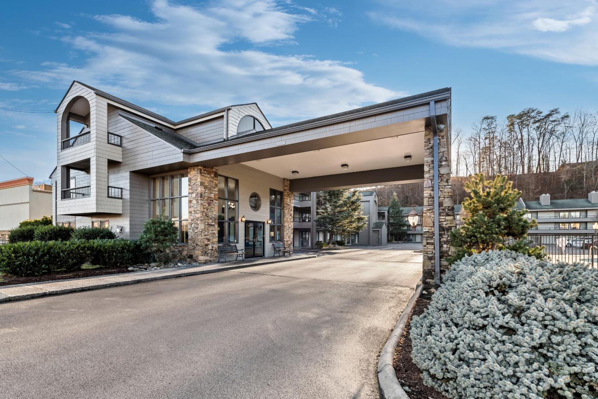Quality Inn & Suites At Dollywood Lane Pigeon Forge Exterior photo
