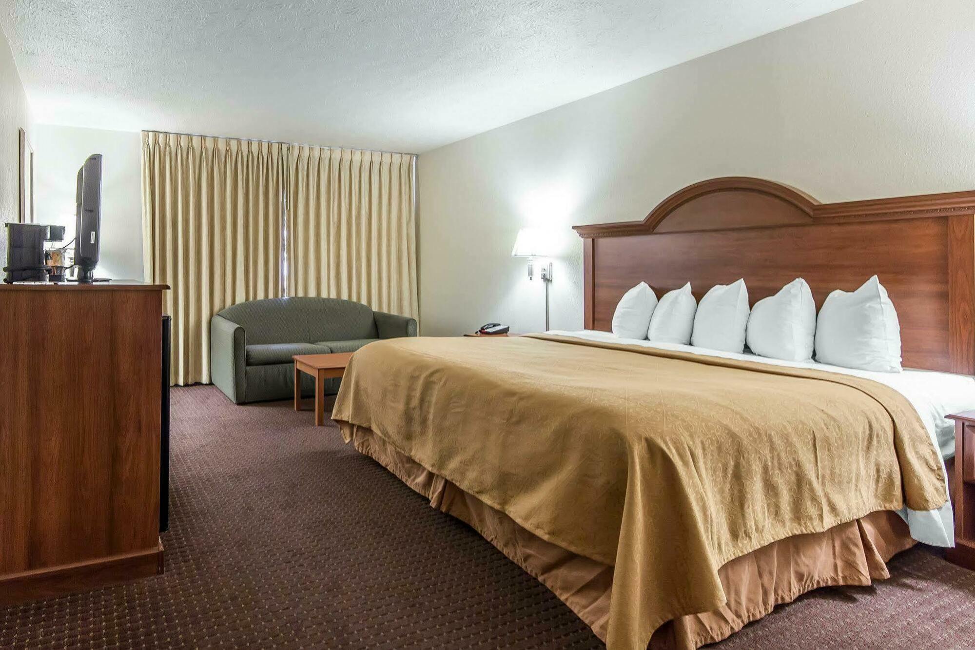 Quality Inn & Suites At Dollywood Lane Pigeon Forge Exterior photo